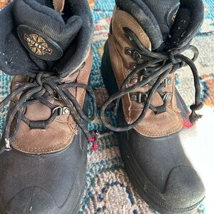 Quest rain show boots -size 8